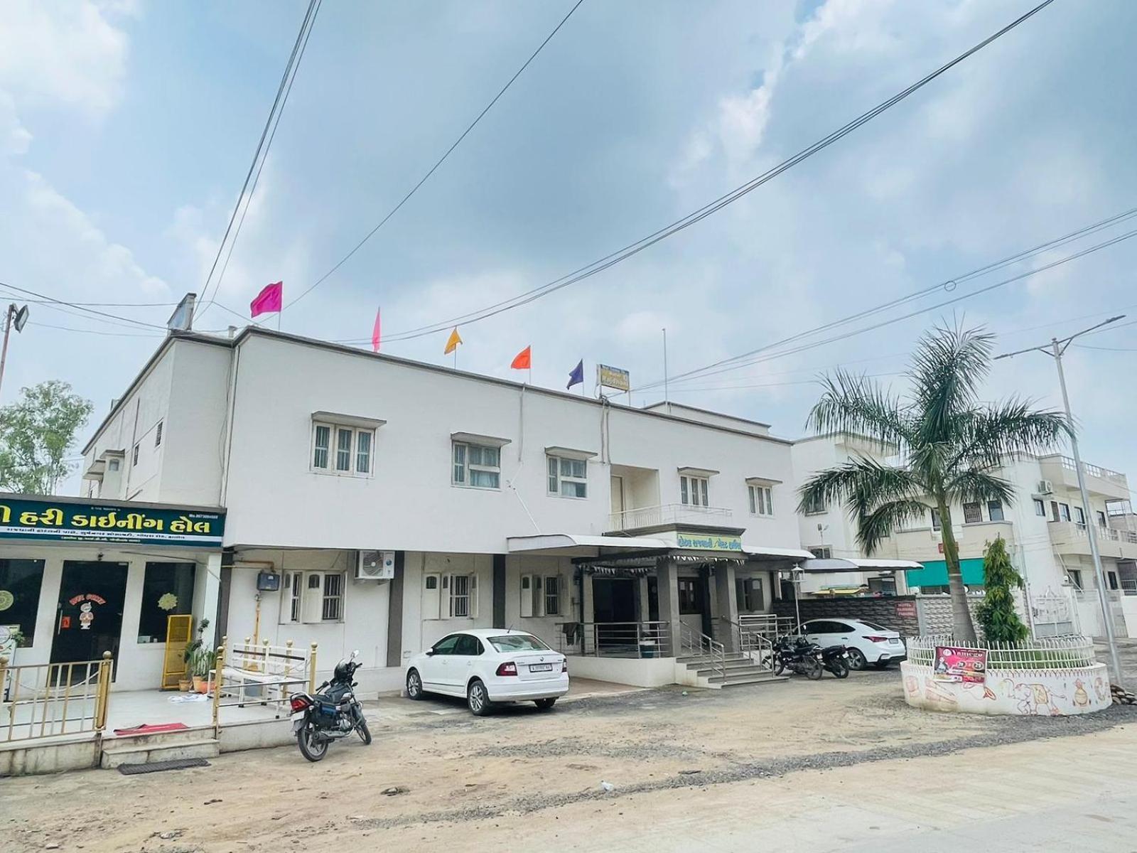 Hotel Rajdhani And Guest House Gujarat - Best Family Hotel In Halol Near Pavagadh And Halol Gidc Eksteriør bilde