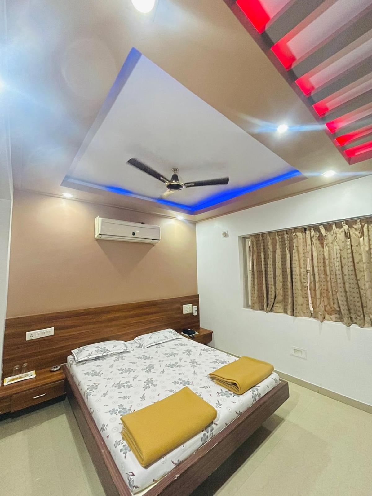 Hotel Rajdhani And Guest House Gujarat - Best Family Hotel In Halol Near Pavagadh And Halol Gidc Eksteriør bilde