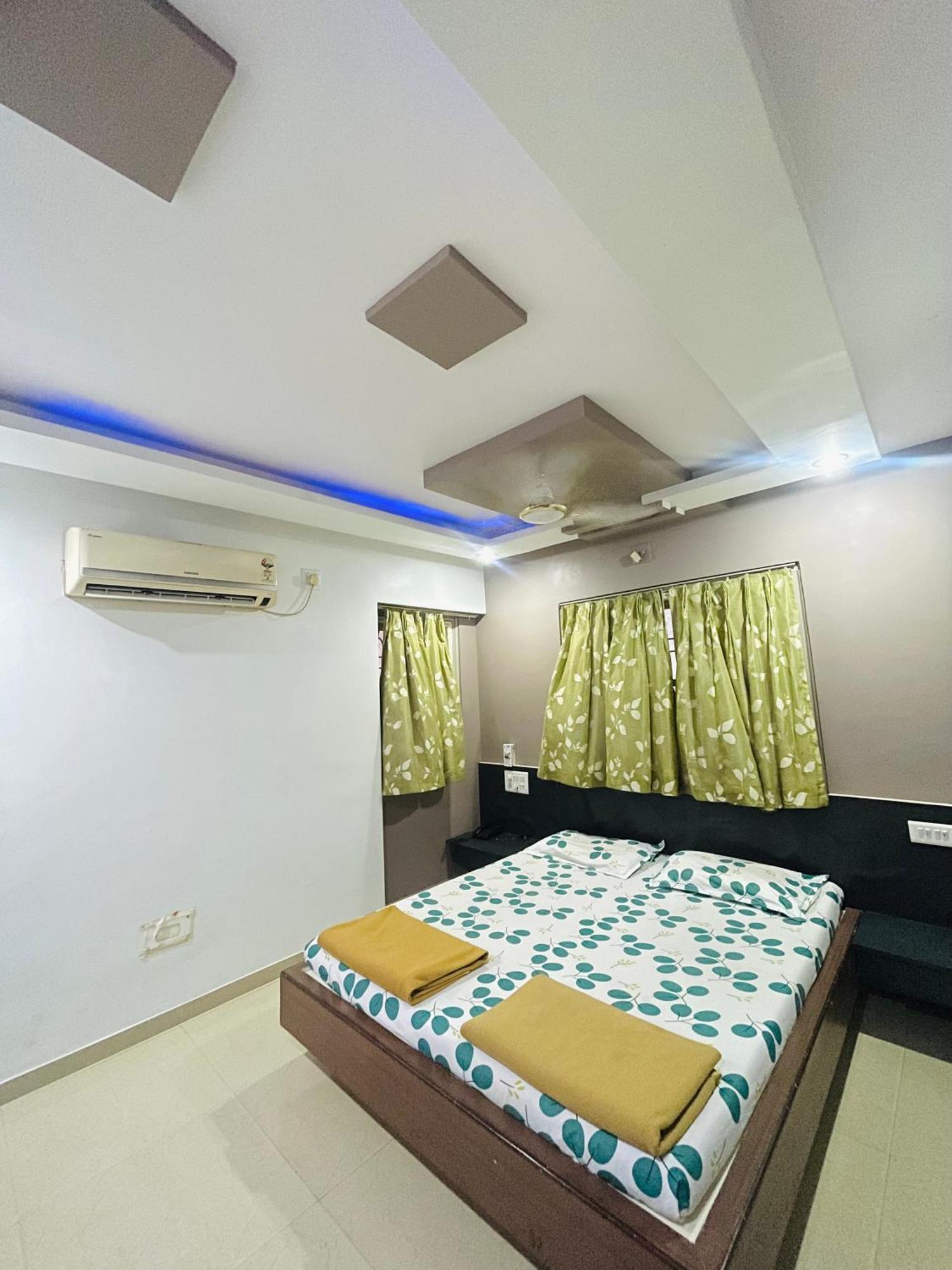 Hotel Rajdhani And Guest House Gujarat - Best Family Hotel In Halol Near Pavagadh And Halol Gidc Eksteriør bilde