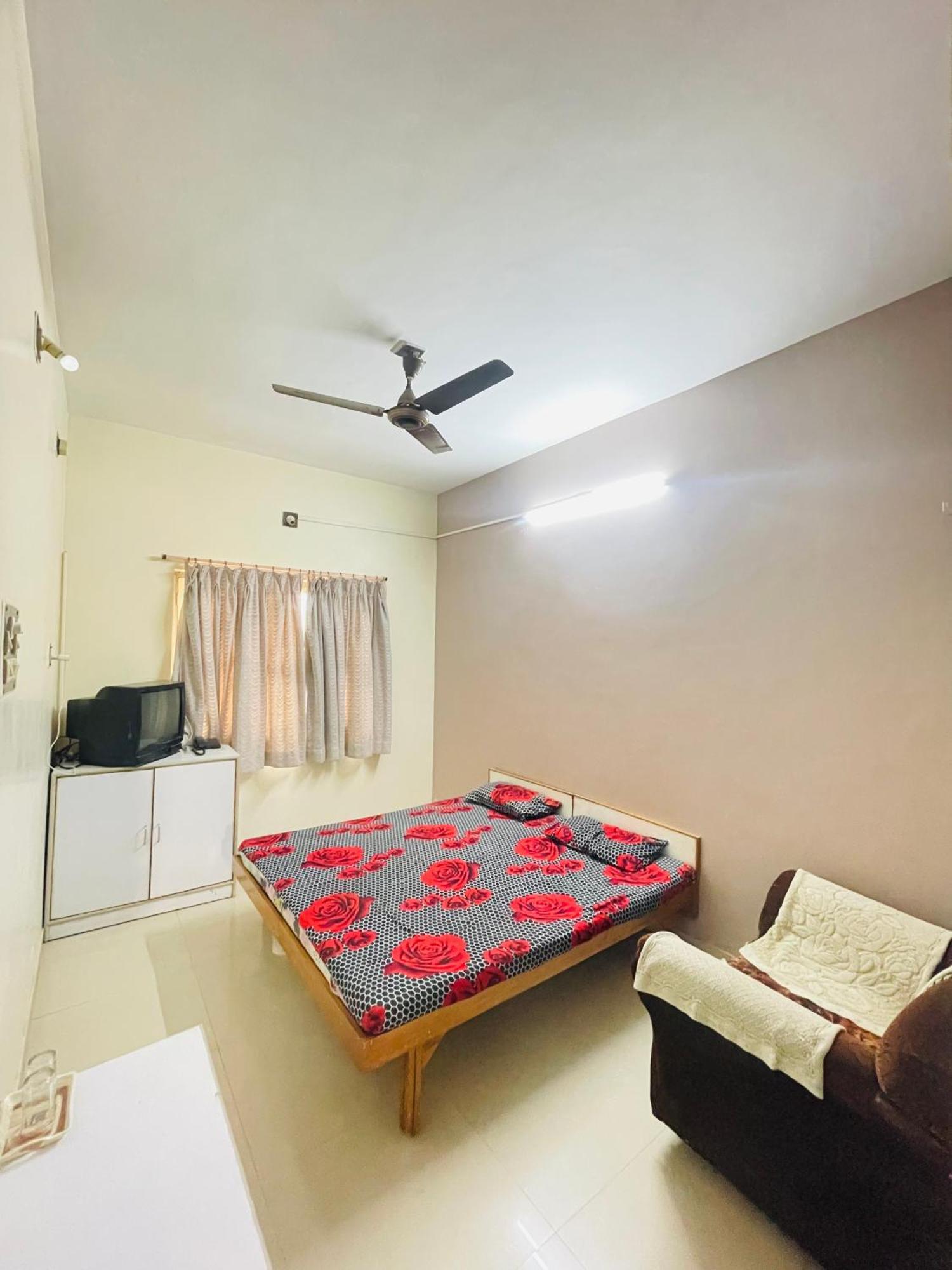 Hotel Rajdhani And Guest House Gujarat - Best Family Hotel In Halol Near Pavagadh And Halol Gidc Rom bilde