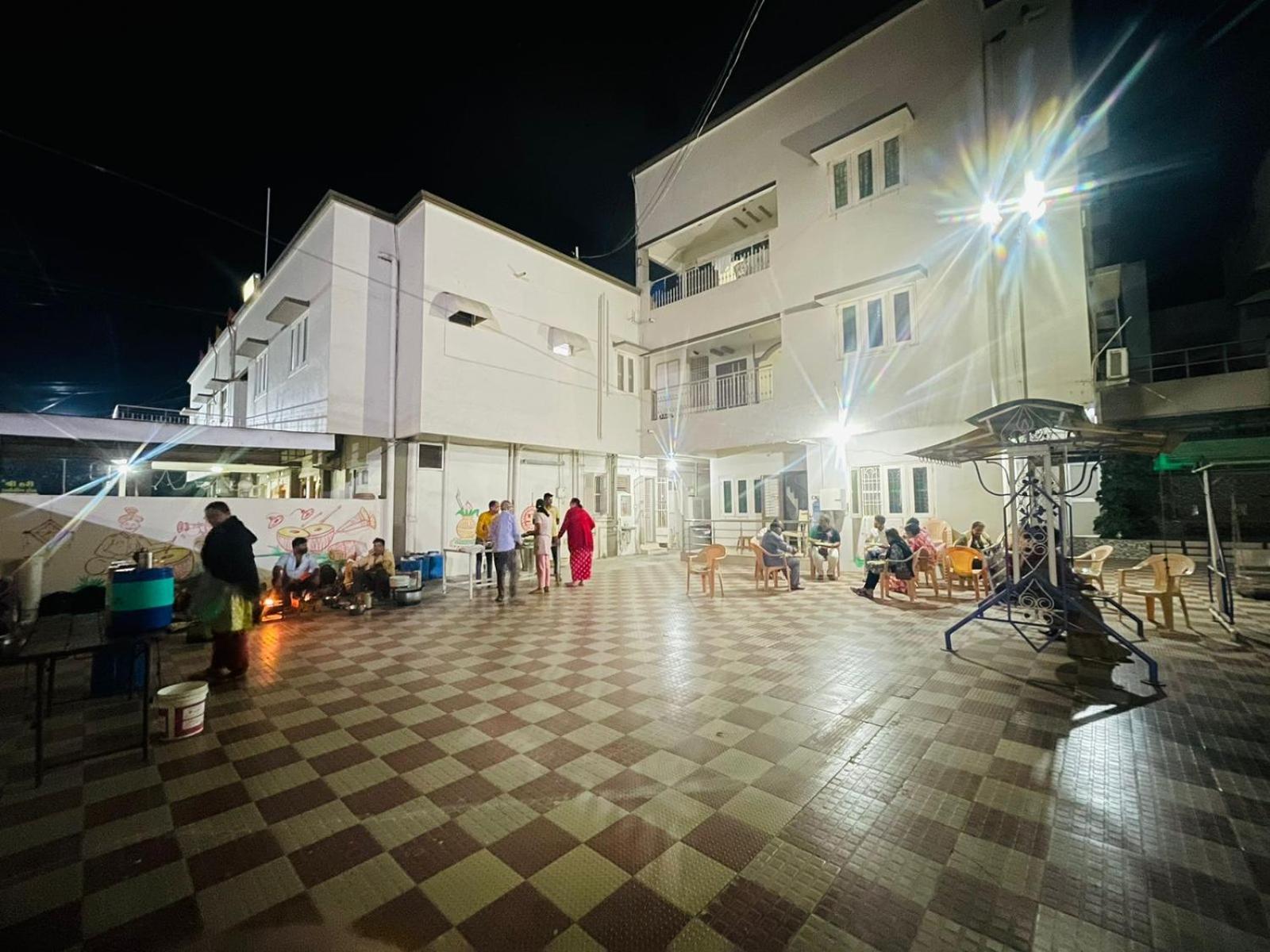 Hotel Rajdhani And Guest House Gujarat - Best Family Hotel In Halol Near Pavagadh And Halol Gidc Eksteriør bilde