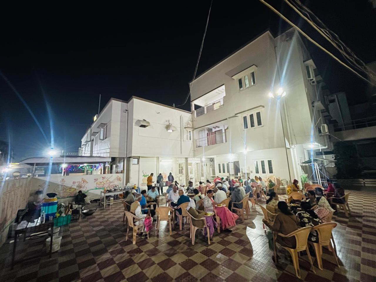 Hotel Rajdhani And Guest House Gujarat - Best Family Hotel In Halol Near Pavagadh And Halol Gidc Eksteriør bilde